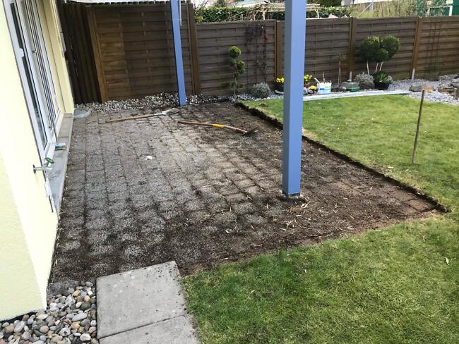 Ausgangslage Sitzplatz Ausgangslage Privatgarten in Bassersdorf